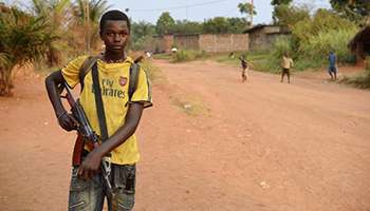 Un jeune combattant anti-balaka à Bangui, le 18 janvier 2014. © AFP