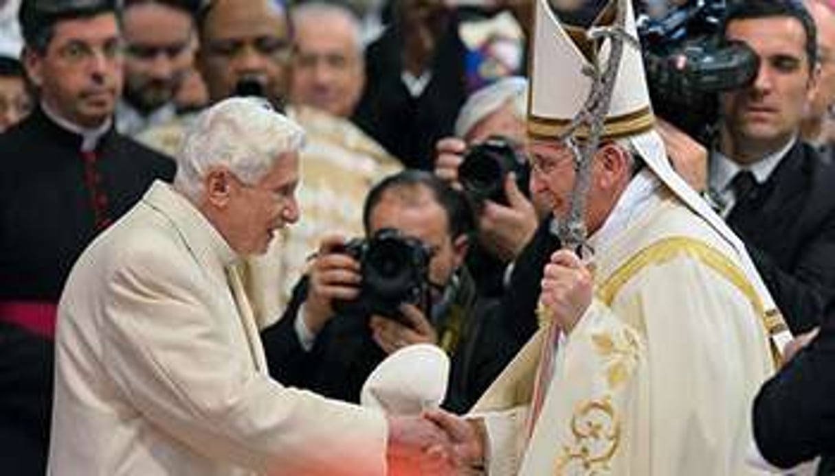 Le pape François et Benoît XVI au Vatican, le 22 février 2014. © AFP