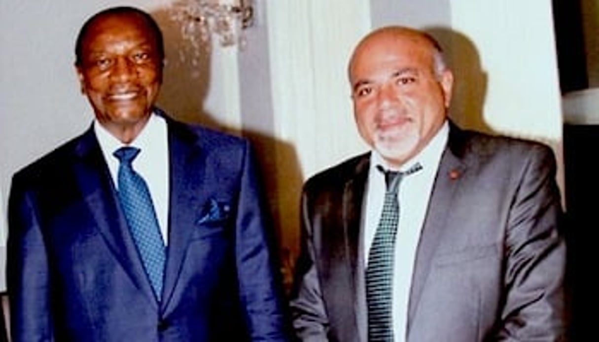 Hassan Hyjazi (d), ici avec le président Alpha Condé, est le PDG du groupe familial éponyme. DR