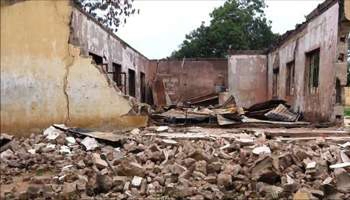 Un lycée attaqué dans le nord-est du Nigeria en août 2013. © AFP