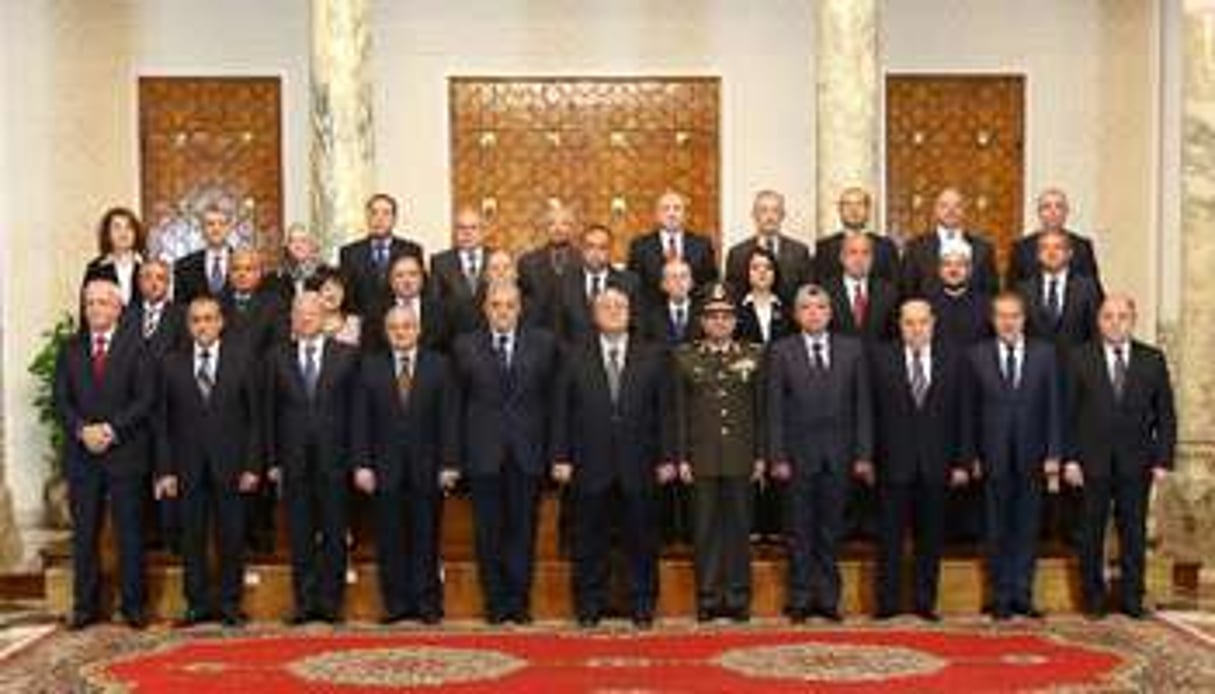Le nouveau gouvernement égyptien, le 1er mars 2014. © AFP