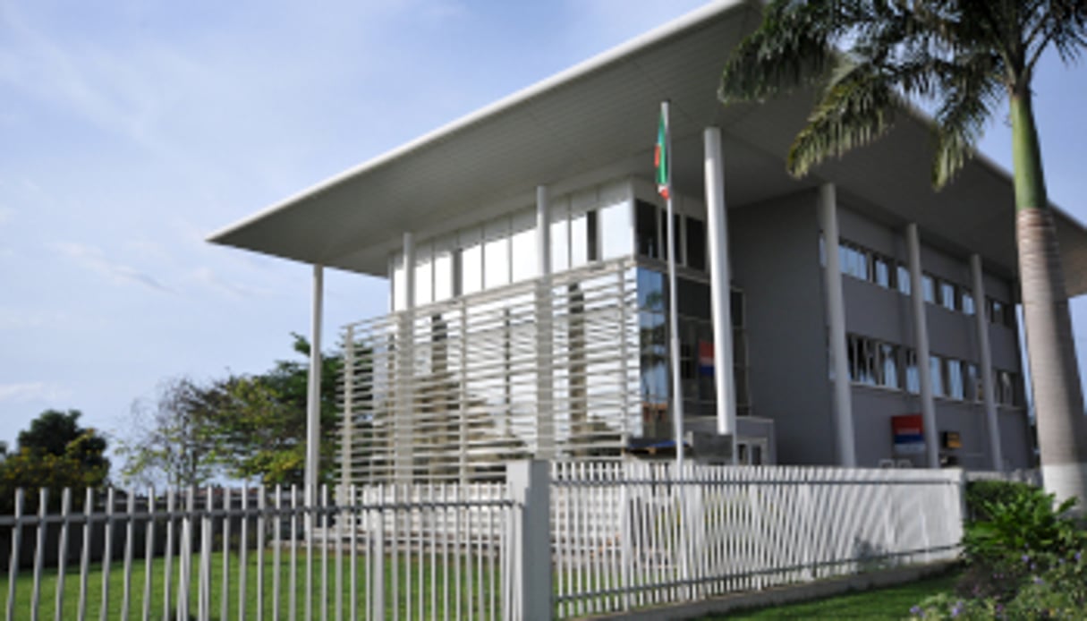 Le siège de la filiale de la Société générale en Guinée équatoriale. © Renaud Van der Meeren/Editions du Jaguar