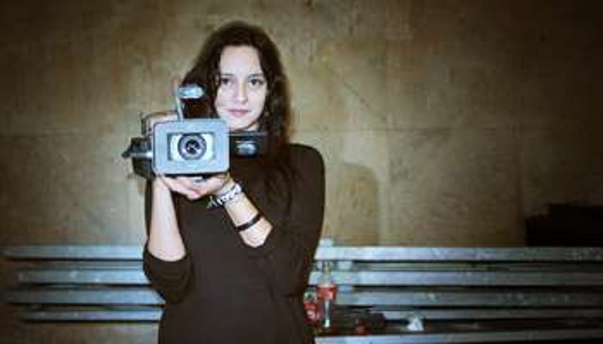 Abir Morjane, 24 ans, camerawoman pour la télévision. © Aude Osnowycz