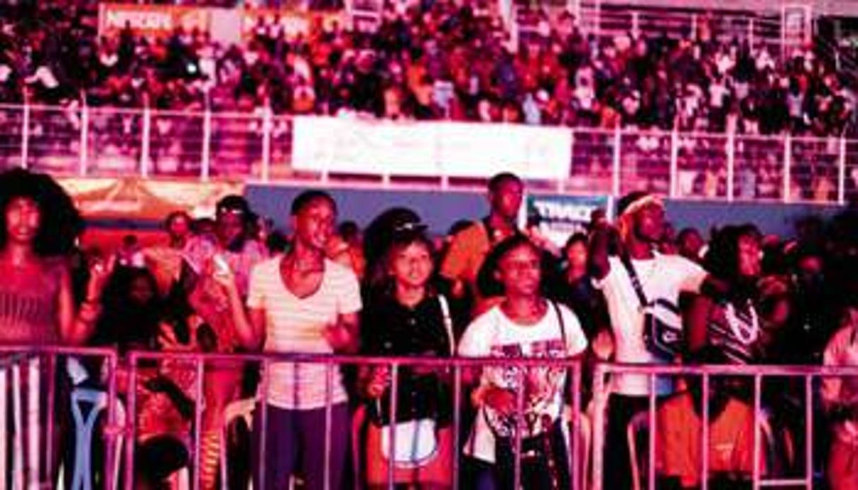 Au concert d’ouverture de Salif Keïta, à Abidjan, le 1er mars. © Émilie Régnier pour J.A.