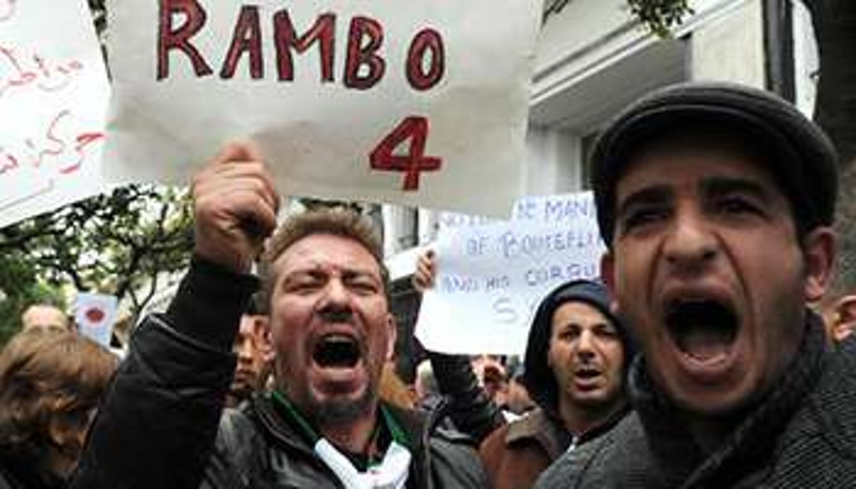 Manifestants à Alger contre le quatrième mandat de Bouteflika, le 15 mars 2014. © AFP