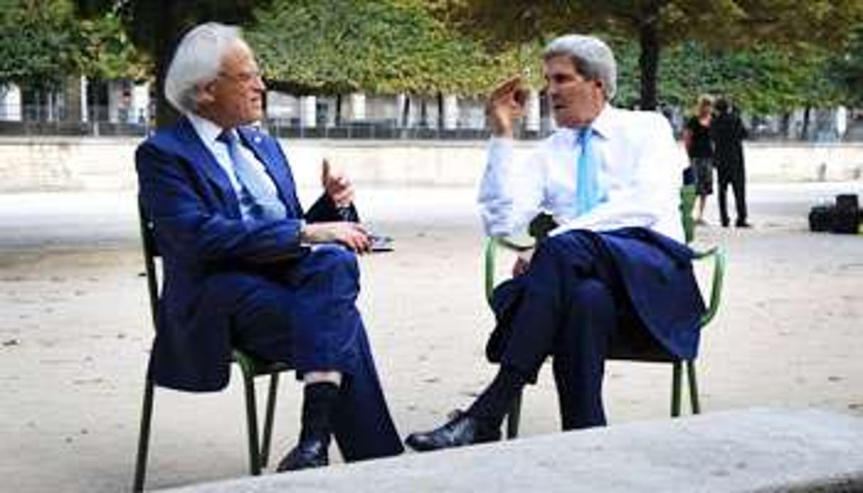 Martin Indyk (à g.) avec John Kerry, le 8 septembre 2013 à Paris. © State Department/Sipa