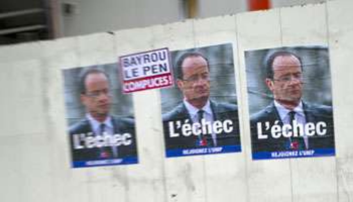 Des affiches de l’UMP. © FRED DUFOUR / AFP