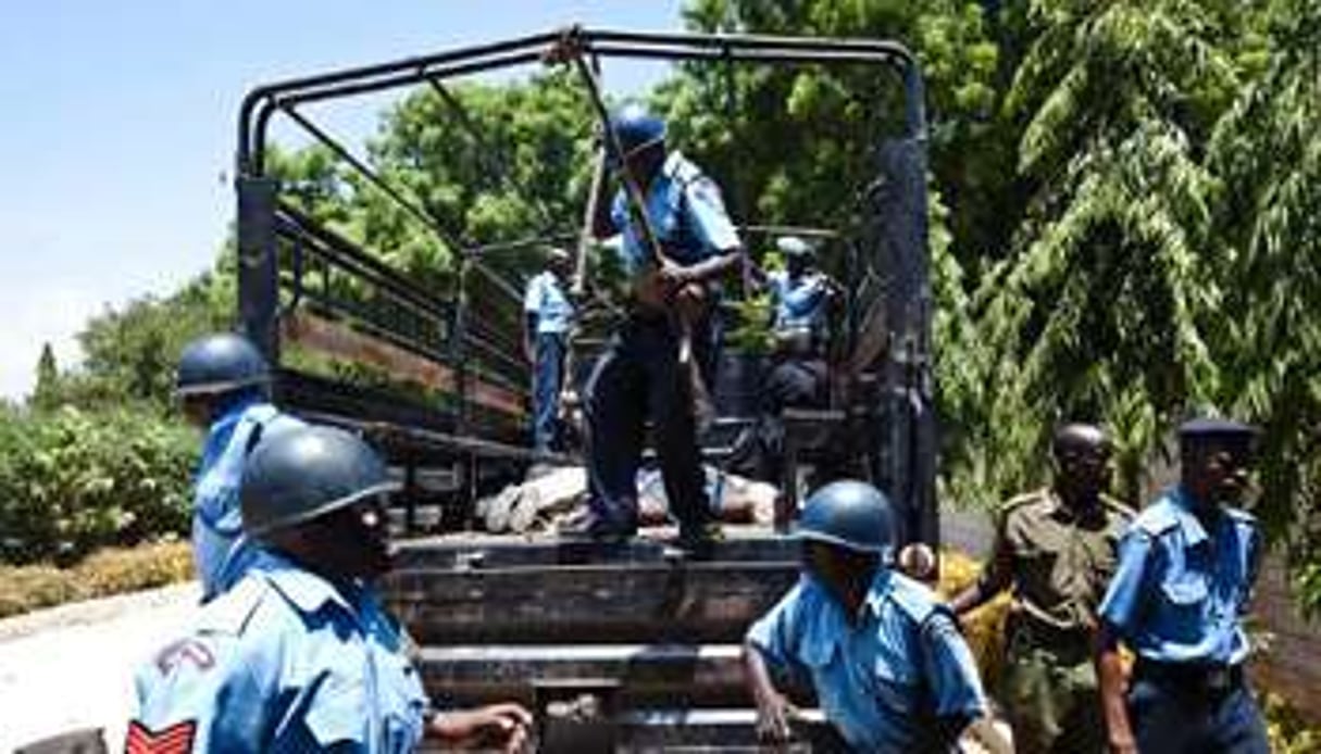 Des policiers kényans à Mombasa. © AFP