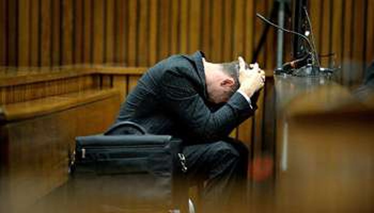 Oscar Pistorius, lors de son procès à Pretoria le 10 mars 2014. © AFP