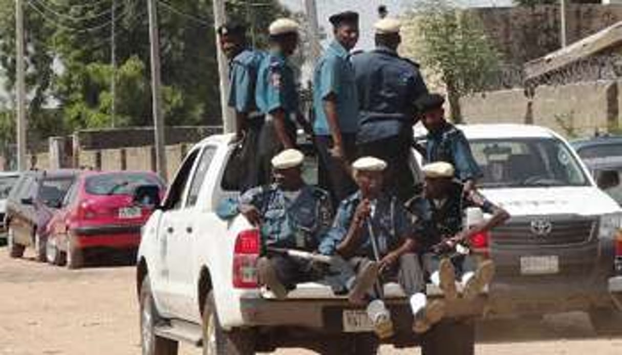 Des policiers de la Hisbah, la police islamique des moeurs, en patrouille dans les rues de Kano. © AFP