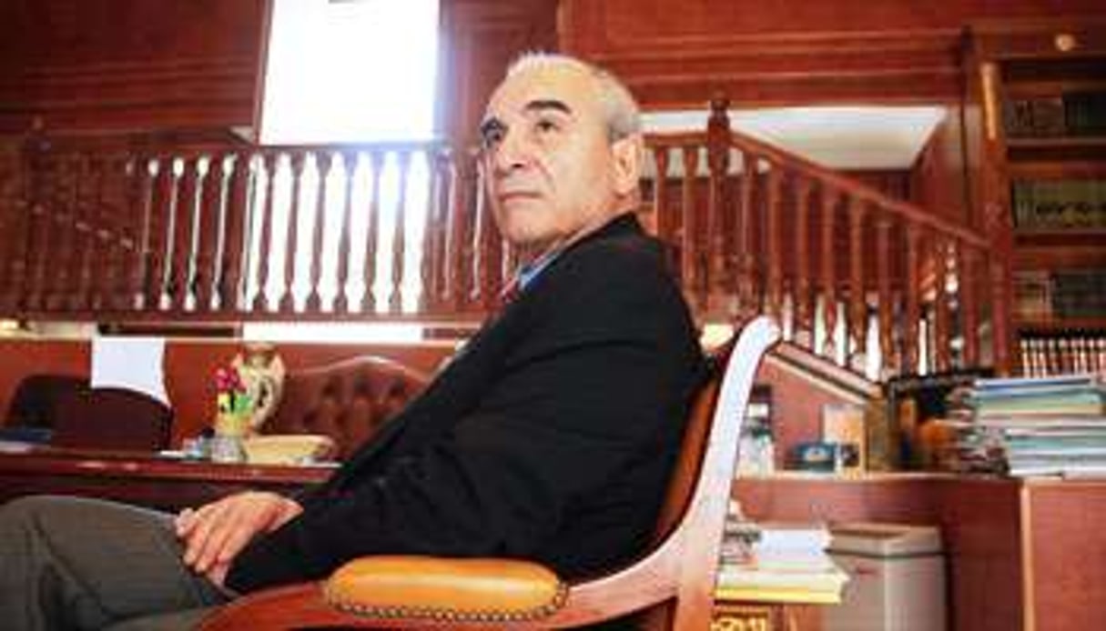 Aziz Krichen dans son bureau au palais de Carthage, en décembre 2013. © Hichem