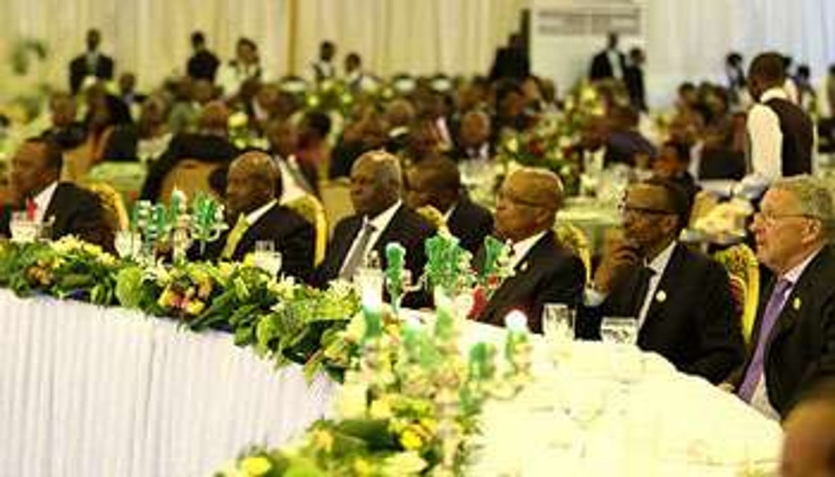 Jacob Zuma et Paul Kagame à Luanda. © DR