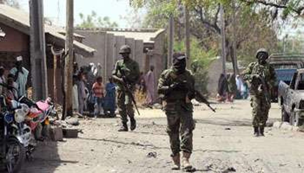 Des troupes nigérianes dans les rues de Baga, le 30 avril 2013. © AFP