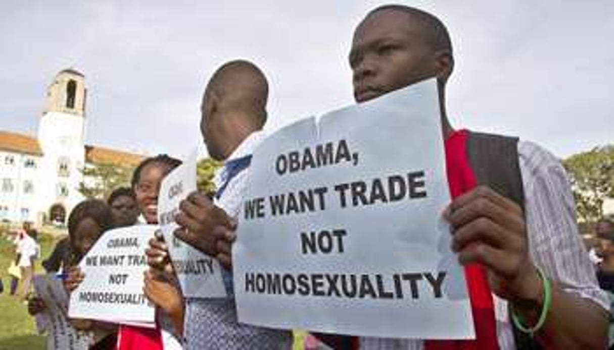 Des manifestants anti-homosexualité dans les rues de Kampala, le 31 mars 2014. © AFP