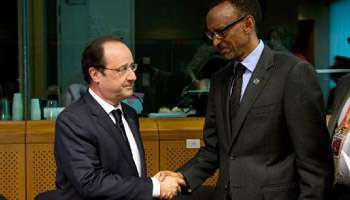 François Hollande et Paul Kagamé, le 2 avril 2014, à Bruxelles. © AFP
