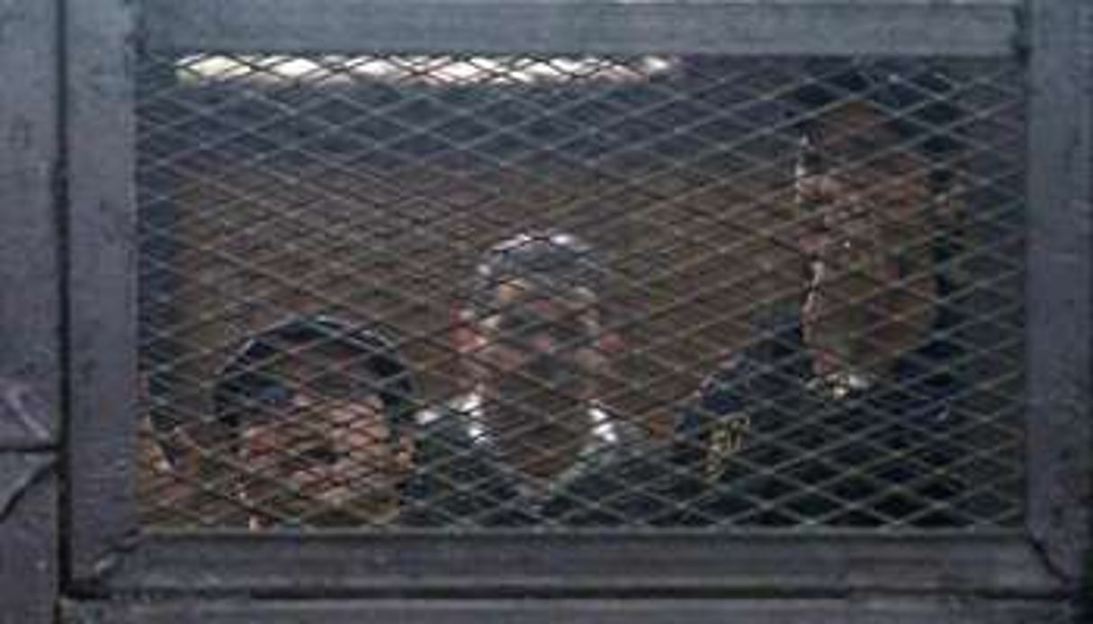 Ahmed Douma (droite) et Ahmed Maher (gauche) au Caire le 7 avril. © AFP