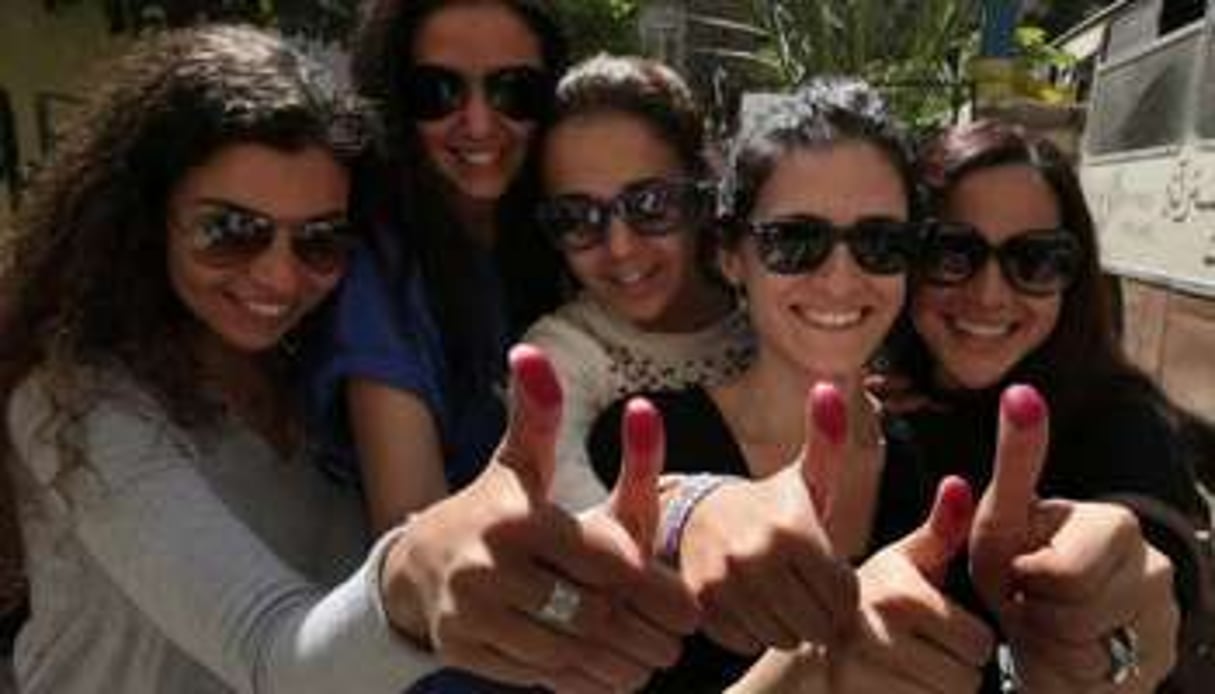 Des Tunisiennes ayant exercé leur droit de vote, en novembre 2011. © AFP