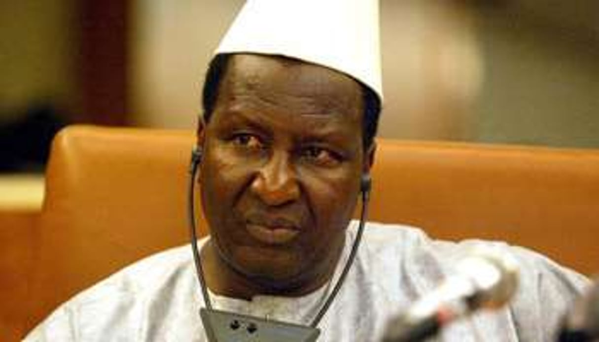 L’ancien président malien Alpha Oumar Konaré, à Dakar, le 6 octobre 2004. © Seyllou Diallo/AFP