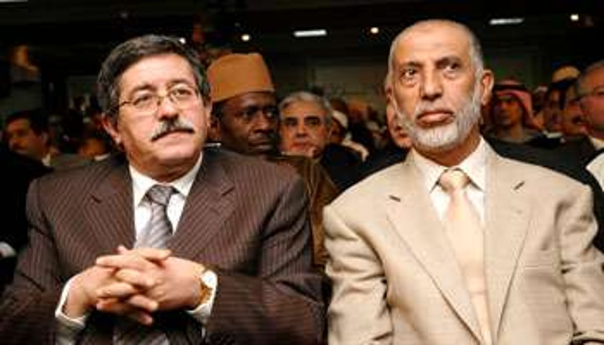 Ahmed Ouyahia (à g.) et Abdelaziz Belkhadem, deux « ex » de retour au sérail. © DR