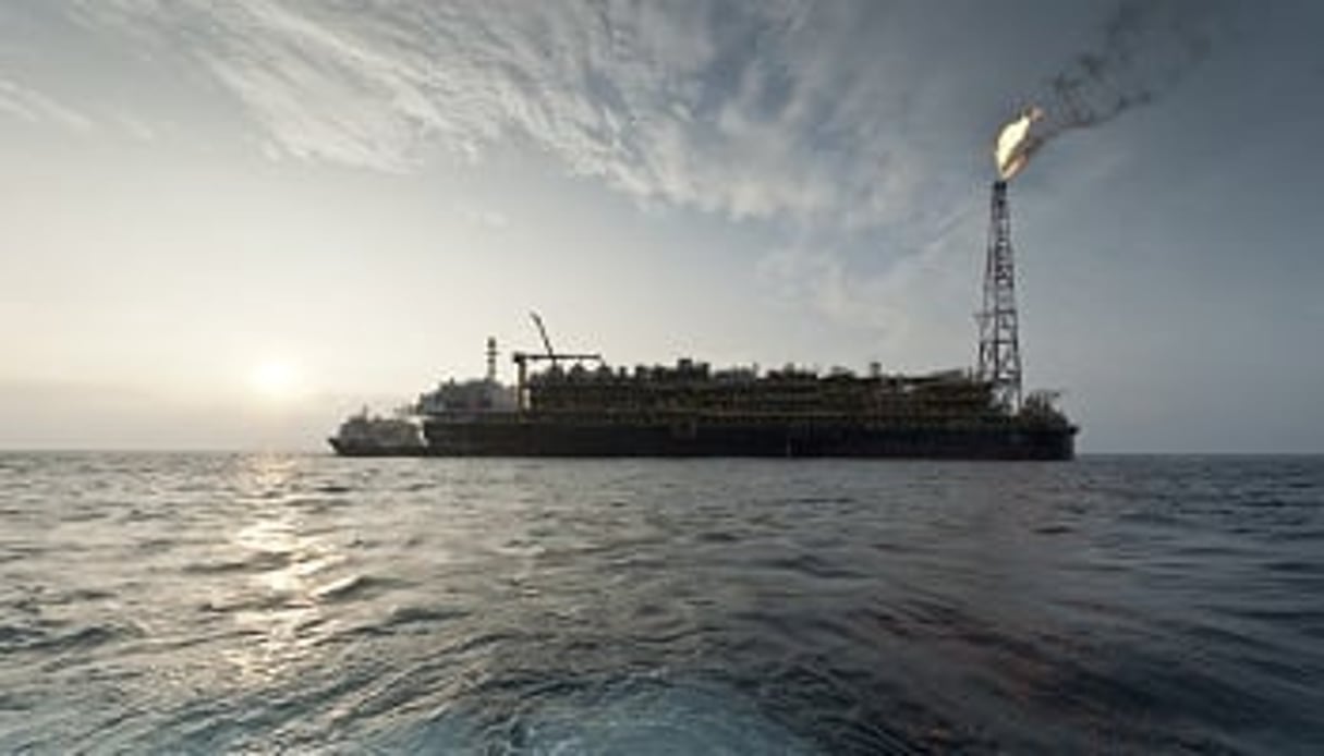 La plateforme Pazflor. Fin 2013, la production opérée par Total en Angola a atteint environ 600 000 barils équivalent pétrole par jour (bep/j). © Laurent Pascal