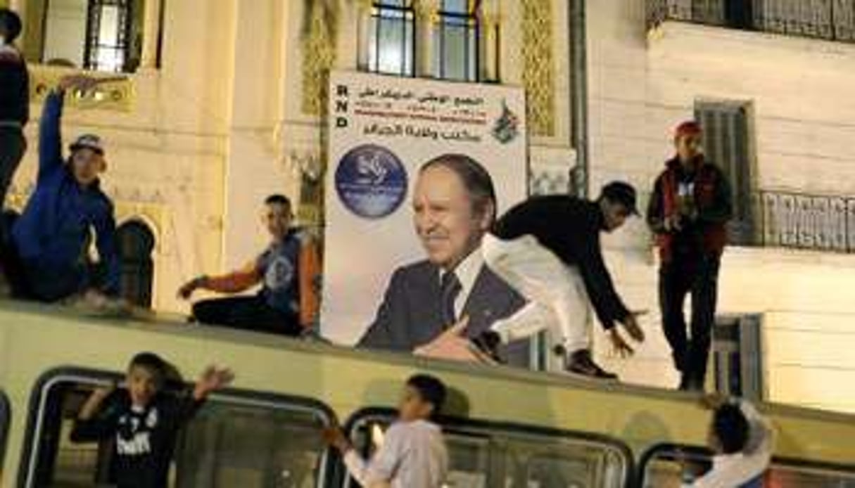 Des partisans d’Abdelaziz Bouteflika, le 17 avril. © AFP
