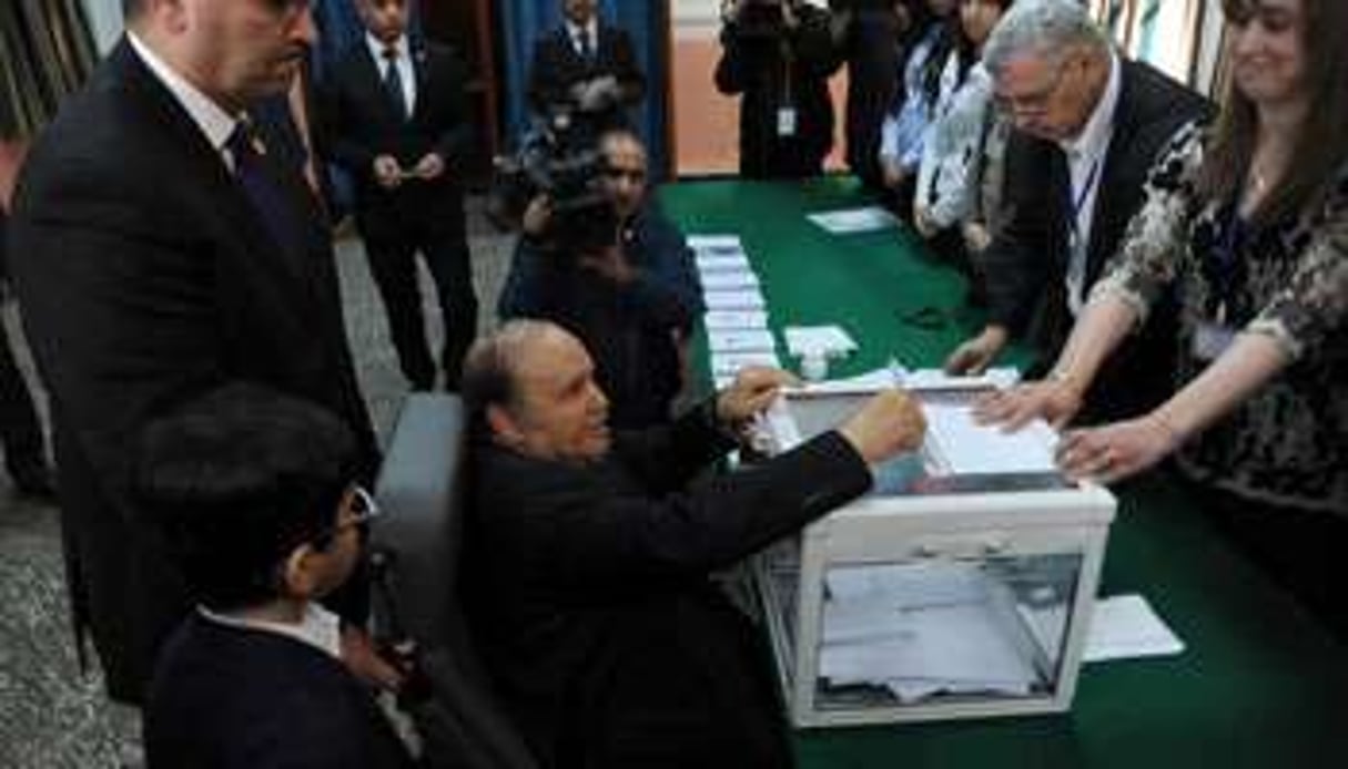 Abdelaziz Bouteflika, lors de son vote pour l’élection préésidentielle. © AFP