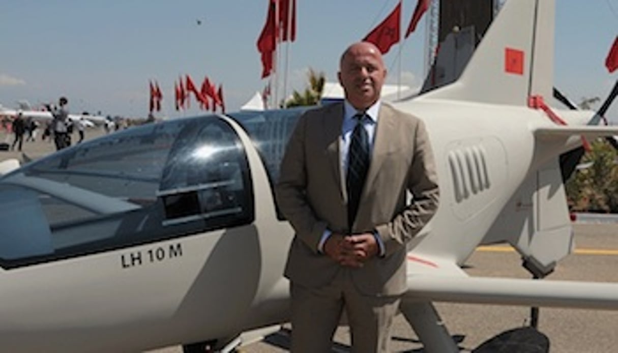 Mohsine Bennani-Karim, en présence du modèle LH-10 M. © LH Aviation