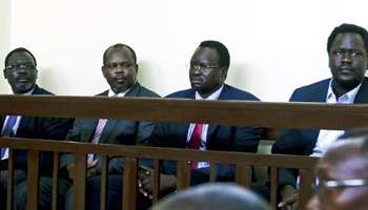 Les quatre proches de Riek Machar, lors de leur procès le 11 mars 2014. © AFP