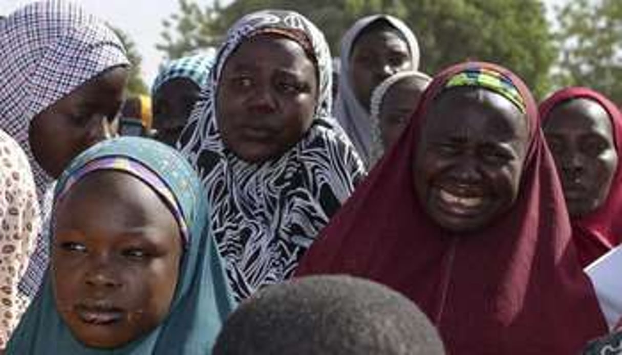 Des mères de jeunes lycéennes kidnappées à Chibok dans l’Etat de Borno, le 22 avril. © Reuters
