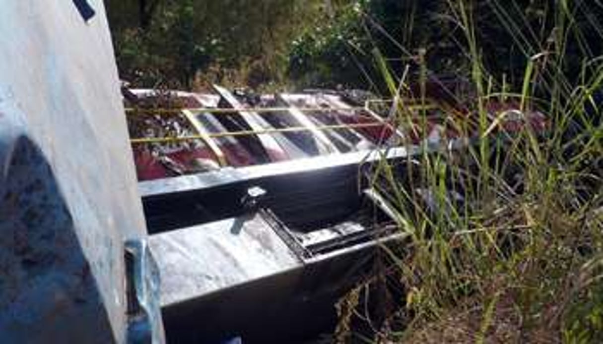 L’un des wagons du train qui a déraillé au Katanga, le 22 avril 2014. © Numbi Mahys/AFP