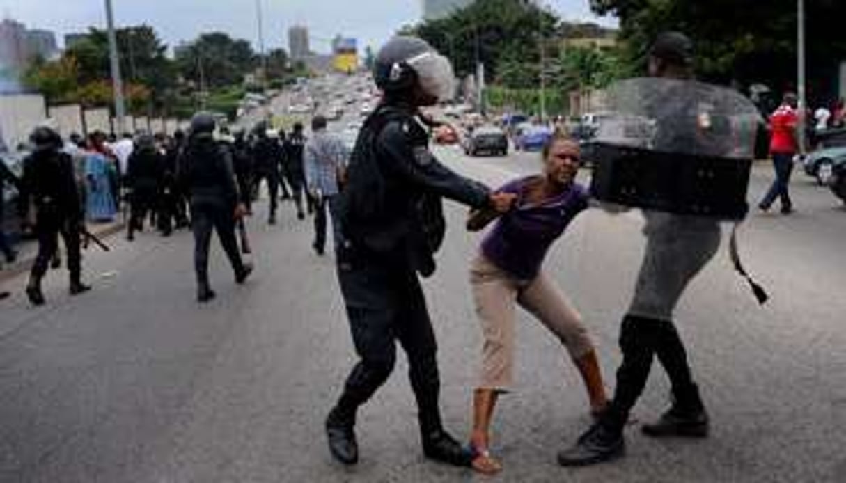 Arrestations de manifestants pro-FPI, le 8 mai à Abidjan. © Émilie Régnier pour J.A.