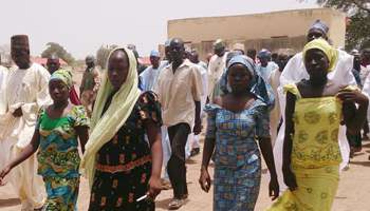 Quatre des 53 lycéennes nigérianes qui sont parvenues à échapper à leurs ravisseurs, mi-avril. © AFP