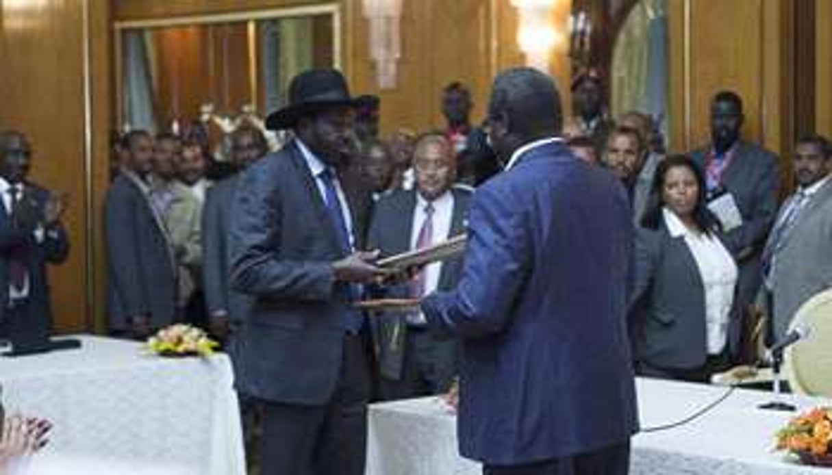 Salva Kiir (g) et Riek Machar, le 9 mai 2014 à Addis Abeba. © AFP