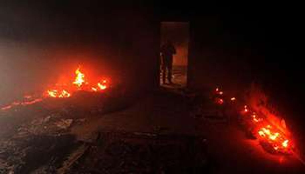 Incendié d’un immeuble abritant la milice Ansar al-Sharia à Benghazi, le 25 novembre 2013. © AFP