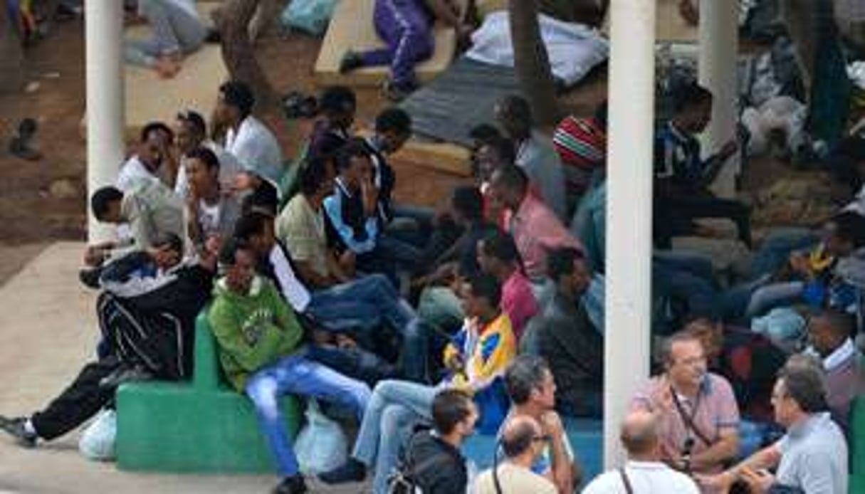 À leur arrivée à Lampedusa, les migrants son fichés. © Tullio M. Puglia / AFP