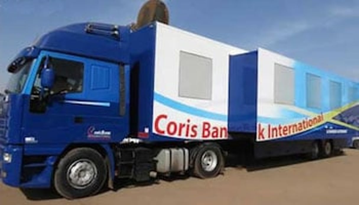 Après Ouagadougou et Bobo-Dioulasso, le camion s’est rendu à Dano (Sud-Ouest). © Coris Bank