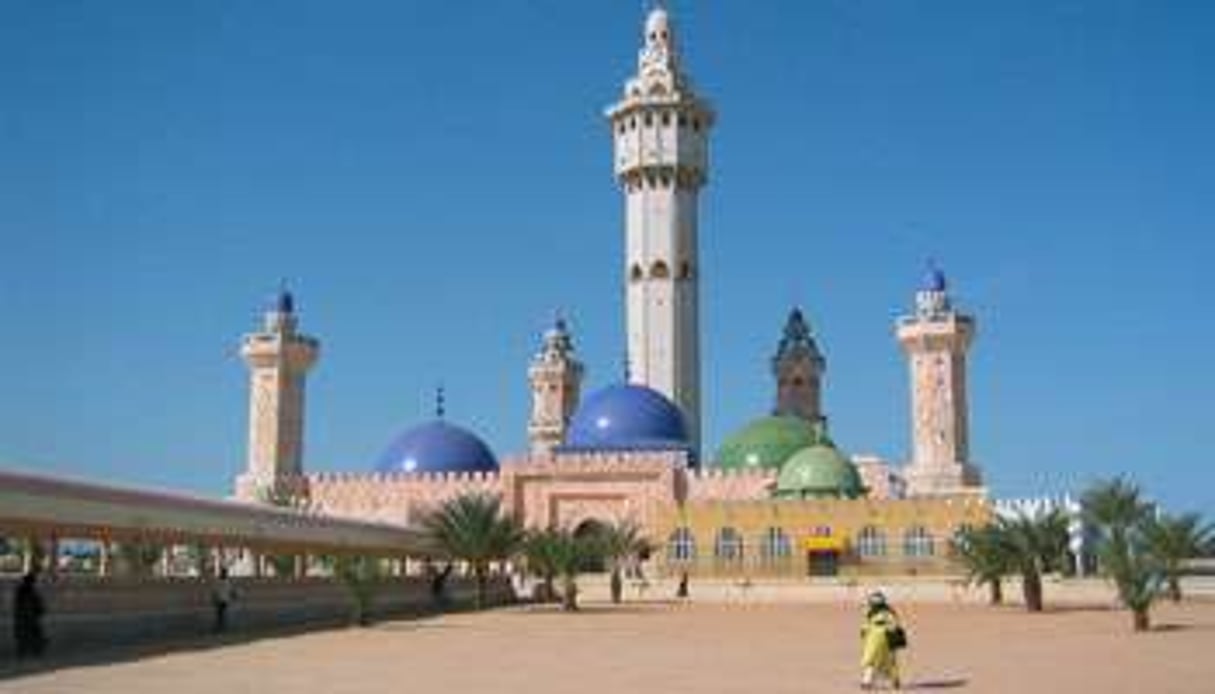 Devant la grande mosquée, qui réunit chaque année plus de 3,5 millions de mourides. © DR