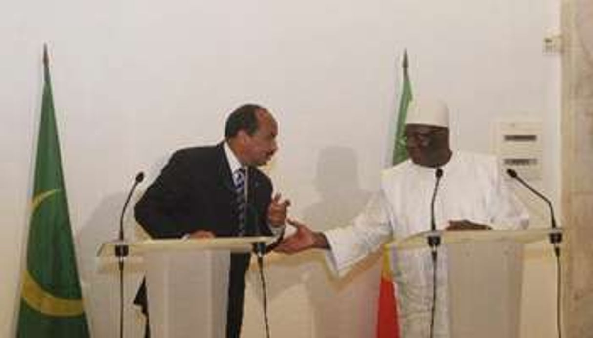 Mohamed Ould Abdel Aziz et le président malien Boubacar Keita le 22 mai 2014 à Bamako. © AFP