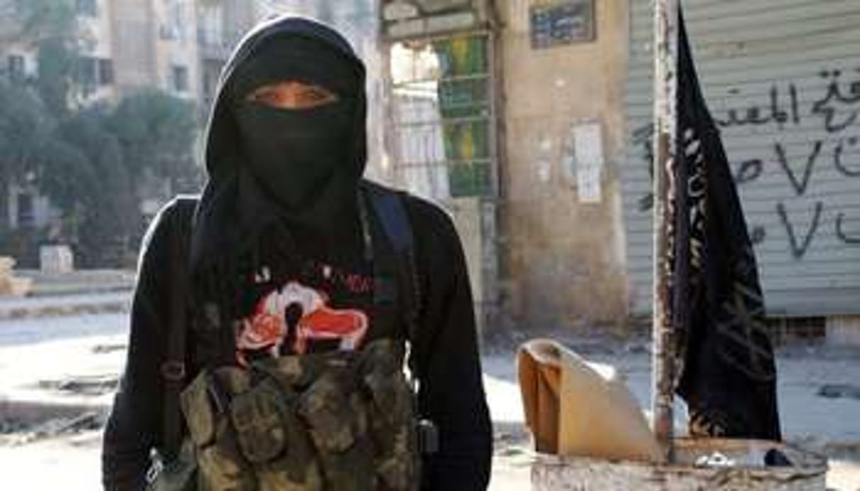 Un membre du groupe jihadiste EIIL en Syrie. © AFP