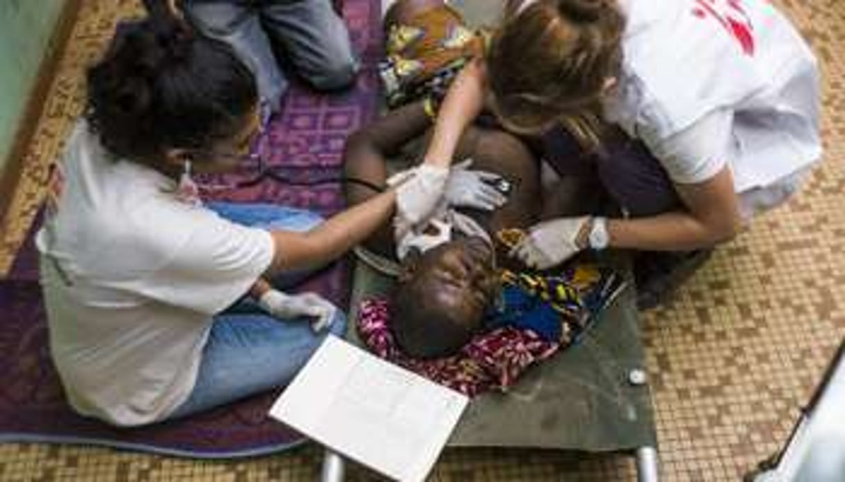Un blessé durant des heurts entre miliciens ex-Séléka et anti-Balaka,le 20 décembre. © AFP
