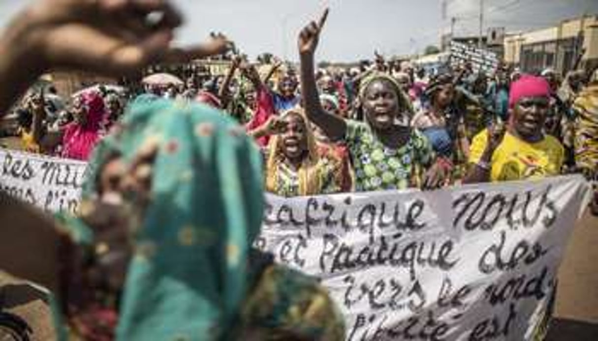 Des résidents musulmans en colère dans le quartier PK-5 à Bangui. © AFP