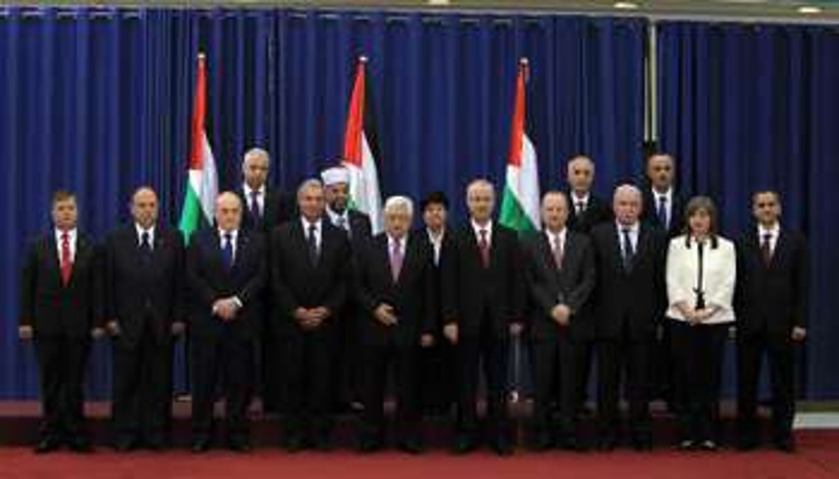 Le nouveau gouvernement palestinien le 2 juin. © AFP