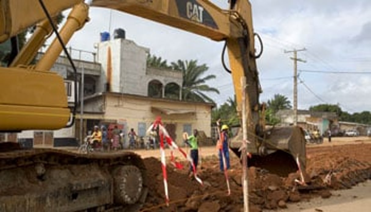 Chantier d’élargissement de la route côtière reliant Ouidah à Lomé (ici en 2012)