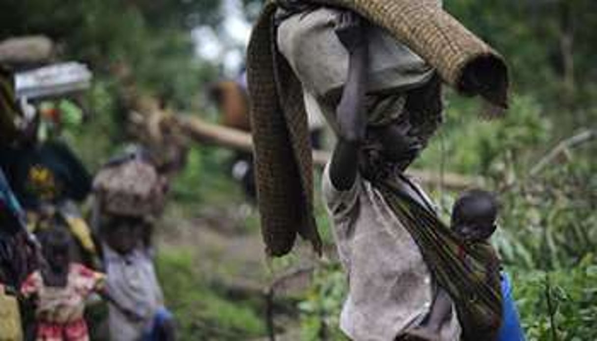 Des Congolais fuyant des violences dans l’est de la RDC. © AFP