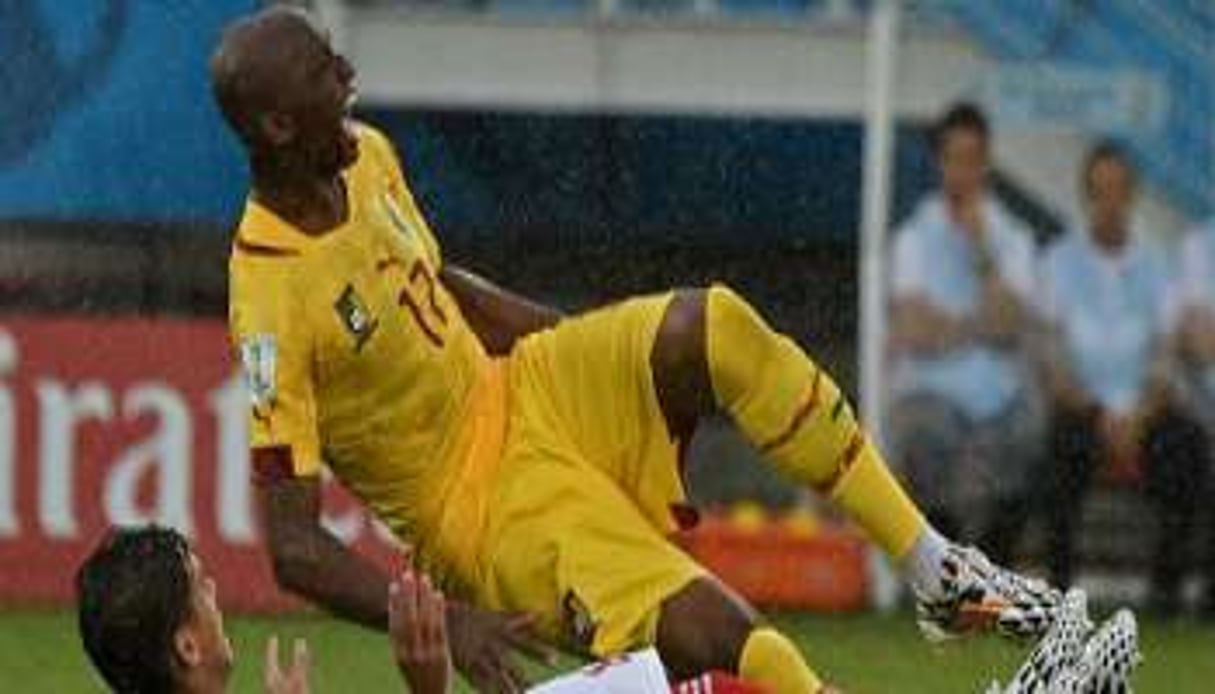 Mbia et le Cameroun chutent d’entrée. © AFP