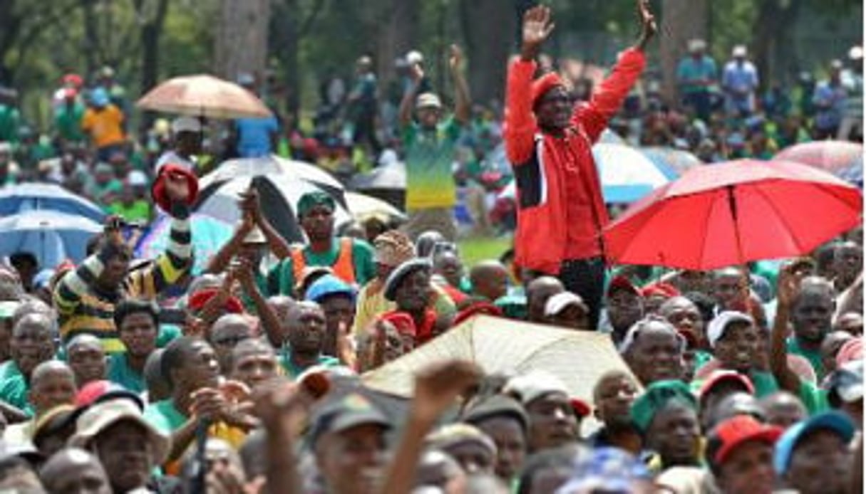 Des mineurs de l’Amcu, principal syndicat du secteur, manifestent à Pretoria, le 6 mars 2014. © Mujahid Safodien/ AFP.com