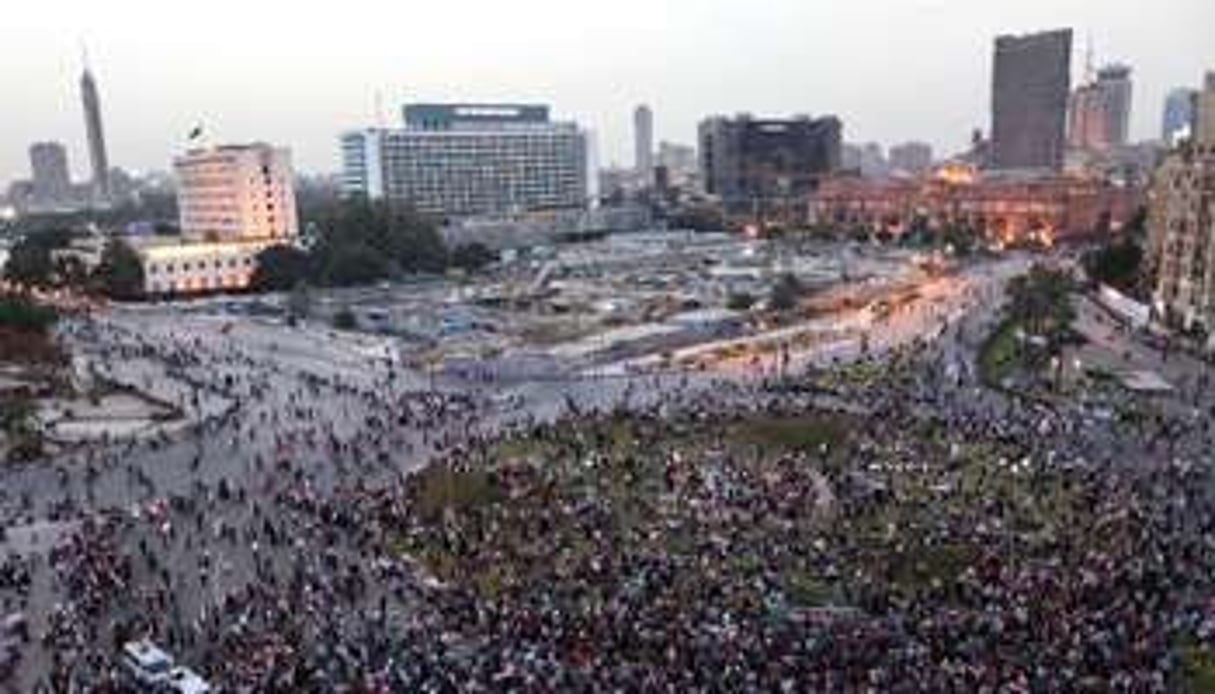 Des Egyptiens célèbrent la victoire d’Abdel Fattah al-Sissi, sur la place Tahrir. © AFP