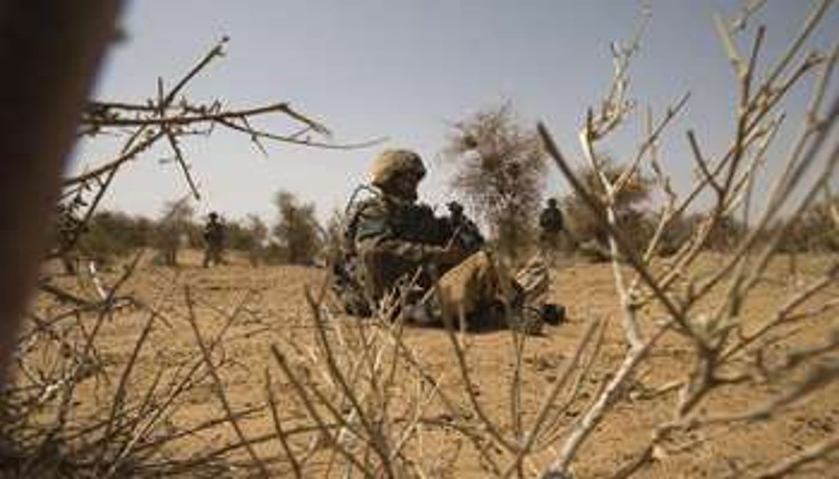 Un soldat français dans le nord du Mali, à 100 km de Gao, le 10 avril 2013. © AFP