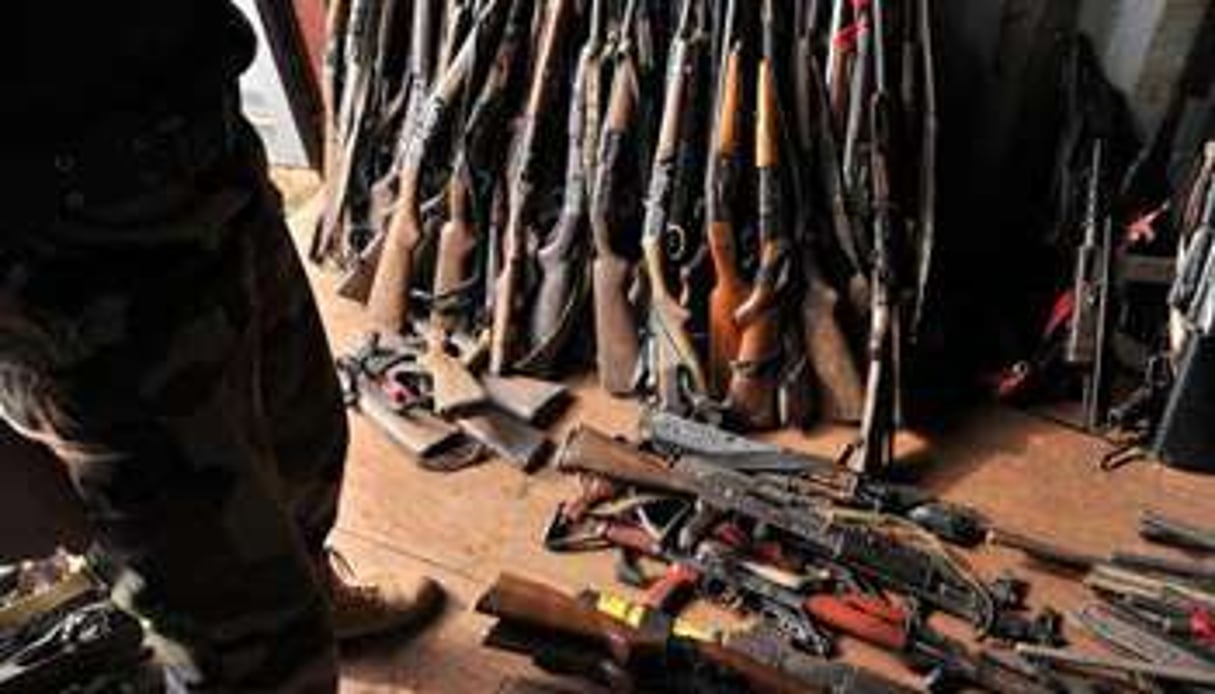 Des armes saisies aux milices anti-balaka, le 7 février 2014, au camp de Mpoko à Bangui. © Issouf Sanogo/AFP