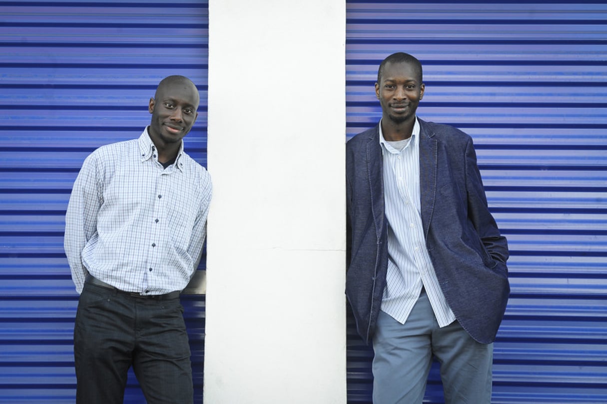 Abdoulaye et Ibrahim (en chemise blanche) Doumbia (Mali-France), entrepreneurs, dirigeants de la société Ricochet International basée à Choisy-le-Roi. .Le 22 mars 2014. © Vincent Fournier/J.A.